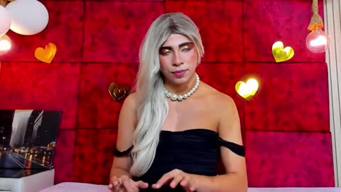 liiacollins online show from December 18, 2025, 10:49 pm