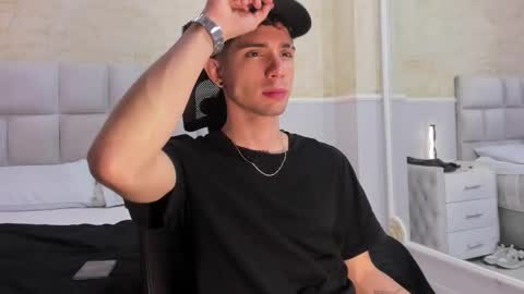 L I I A M online show from February 4, 2025, 7:18 am