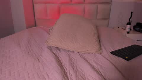 L I I A M online show from February 21, 2025, 8:40 am