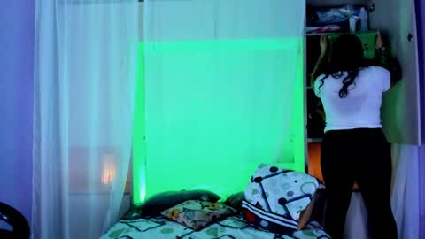         online show from October 1, 2025, 11:38 am