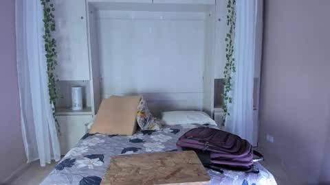         online show from November 22, 2025, 11:42 am