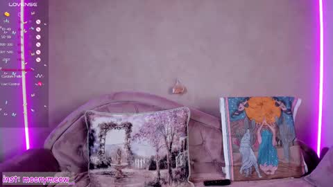 Snapshot of lika_moon chatting on February 26, 2025, 2:59 am Lika online show from February 26, 2025, 2:59 am