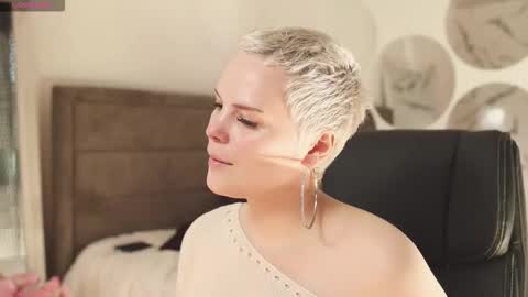 Snapshot of likaaberry chatting on September 20, 2025, 12:28 pm likaaberry online show from September 20, 2025, 12:28 pm