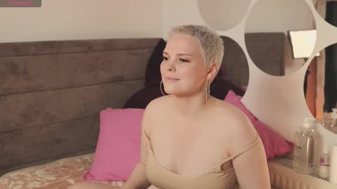 Snapshot of likaaberry chatting on October 14, 2025, 5:14 pm likaaberry online show from October 14, 2025, 5:14 pm