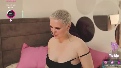 Snapshot of likaaberry chatting on October 15, 2025, 5:18 am likaaberry online show from October 15, 2025, 5:18 am