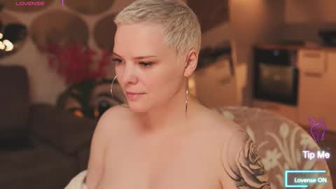 Snapshot of likaaberry chatting on November 3, 2025, 4:03 am likaaberry online show from November 3, 2025, 4:03 am