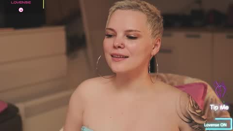 Snapshot of likaaberry chatting on November 7, 2025, 5:18 am likaaberry online show from November 7, 2025, 5:18 am