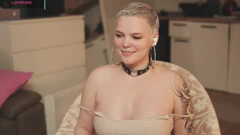 Snapshot of likaaberry chatting on November 11, 2025, 12:16 pm likaaberry online show from November 11, 2025, 12:16 pm