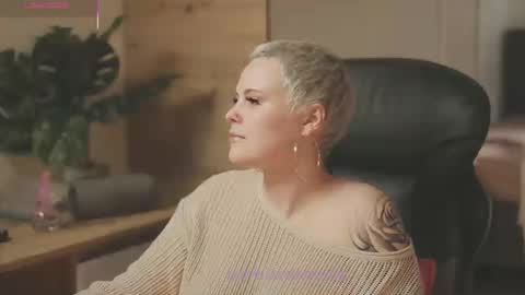 Snapshot of likaaberry chatting on November 16, 2025, 2:11 pm likaaberry online show from November 16, 2025, 2:11 pm