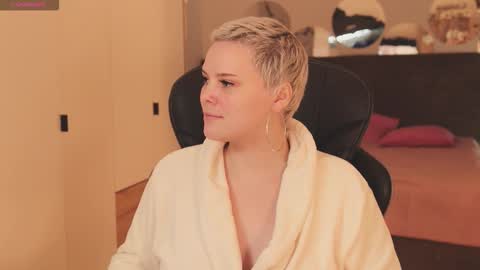 Snapshot of likaaberry chatting on November 25, 2025, 11:43 am likaaberry online show from November 25, 2025, 11:43 am