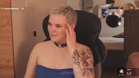 Snapshot of likaaberry chatting on November 28, 2025, 1:47 pm likaaberry online show from November 28, 2025, 1:47 pm