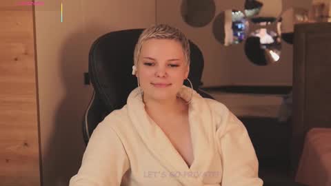 Snapshot of likaaberry chatting on November 30, 2025, 12:09 pm likaaberry online show from November 30, 2025, 12:09 pm