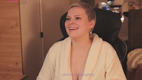 Snapshot of likaaberry chatting on December 5, 2025, 1:31 pm likaaberry online show from December 5, 2025, 1:31 pm