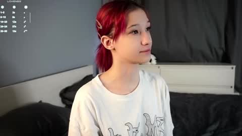 Emi online show from December 15, 2025, 11:36 am