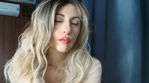 Mia                   Onlyfans link -  online show from February 10, 2025, 3:03 am