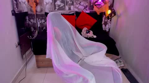 Snapshot of lil_cey chatting on October 21, 2025, 8:42 pm Lili Cey online show from October 21, 2025, 8:42 pm