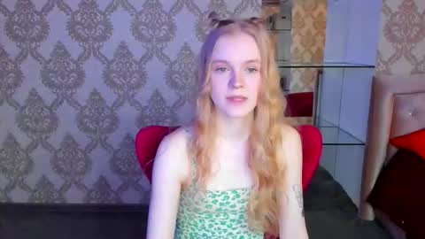 Snapshot of lil_cookie_monster chatting on March 1, 2026, 11:23 am Erica online show from March 1, 2026, 11:23 am