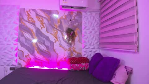 daphne and stuart online show from December 4, 2025, 11:46 pm