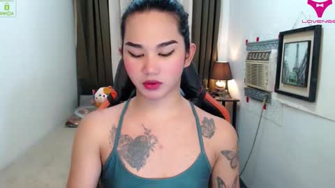 LILY online show from November 12, 2025, 8:37 am