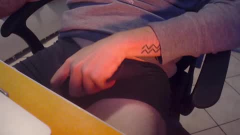 Snapshot of lil_j_ chatting on October 7, 2025, 9:23 pm lil_j_ online show from October 7, 2025, 9:23 pm