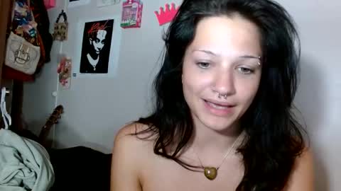 lil_luluvert online show from April 15, 2026, 4:41 am