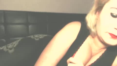 Snapshot of lilada27 chatting on September 17, 2025, 5:25 pm lila online show from September 17, 2025, 5:25 pm