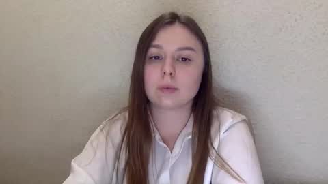 Lily online show from October 1, 2025, 7:20 pm