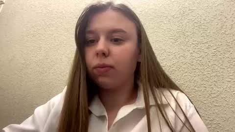 Lily online show from October 3, 2025, 7:44 pm