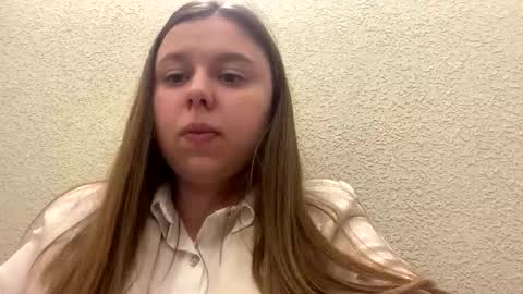 Lily online show from October 9, 2025, 7:23 pm