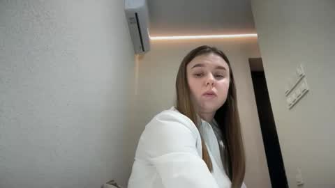 Lily online show from October 11, 2025, 6:28 pm