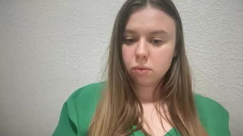 Lily online show from October 14, 2025, 9:15 pm