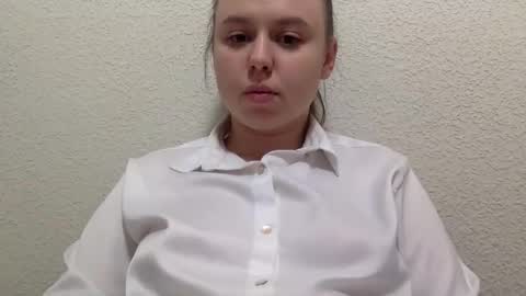 Lily online show from October 18, 2025, 2:18 pm