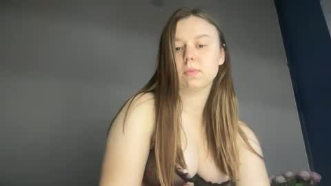 Lily online show from October 19, 2025, 4:51 pm