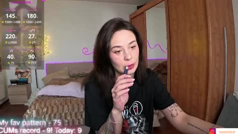 Snapshot of lilcamomile chatting on April 2, 2026, 10:13 am Camomile Lil online show from April 2, 2026, 10:13 am