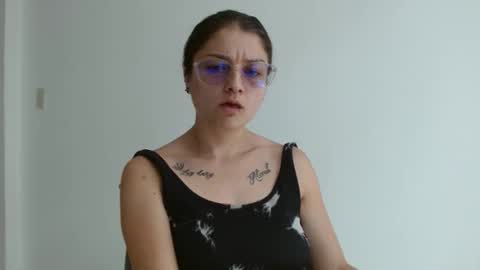 Valeri Villalobos  IG villa lobosvaleri online show from April 6, 2026, 3:24 pm