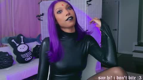 evie online show from October 31, 2025, 2:34 am