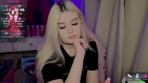 Nika and Lori online show from April 21, 2026, 5:39 pm