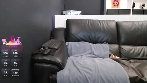 Snapshot of lili_bertine chatting on February 4, 2026, 11:20 pm Lili Bertine online show from February 4, 2026, 11:20 pm