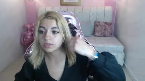 Lili online show from February 21, 2025, 4:07 am