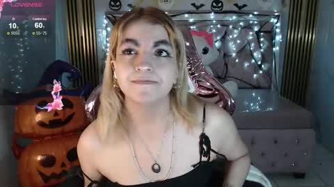 Lili online show from October 8, 2025, 4:43 am