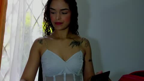 lili_evanss online show from April 13, 2026, 5:29 pm