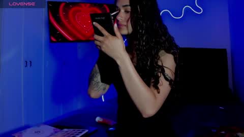 lili_evanss online show from April 24, 2026, 2:08 pm
