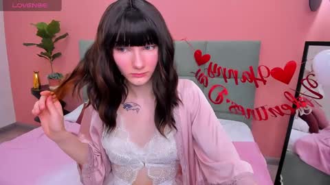 Lilli  follow me kiss online show from February 14, 2025, 9:03 am