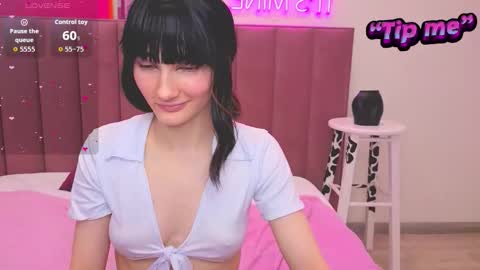 Lilli  follow me kiss online show from November 13, 2025, 3:11 pm