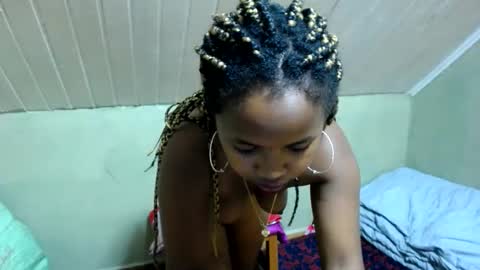 liliah online show from February 15, 2025, 3:50 pm