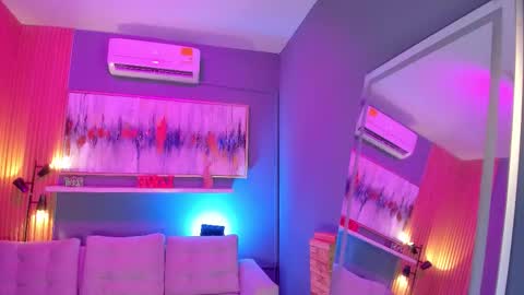 holis soy lily chang no olvides el pulgar arriba es muy importante para mi 3 independent model online show from March 12, 2026, 7:42 pm