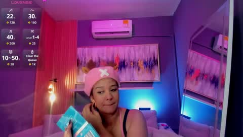 holis soy lily chang no olvides el pulgar arriba es muy importante para mi 3 independent model online show from June 4, 2026, 6:58 pm