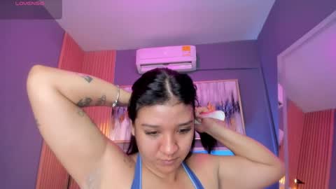 holis soy lily chang no olvides el pulgar arriba es muy importante para mi 3 independent model online show from June 9, 2026, 6:41 pm