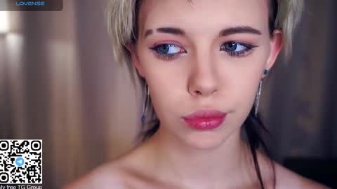 Lilian online show from September 27, 2025, 7:02 am