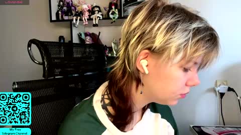 Lilian online show from April 11, 2026, 7:02 am